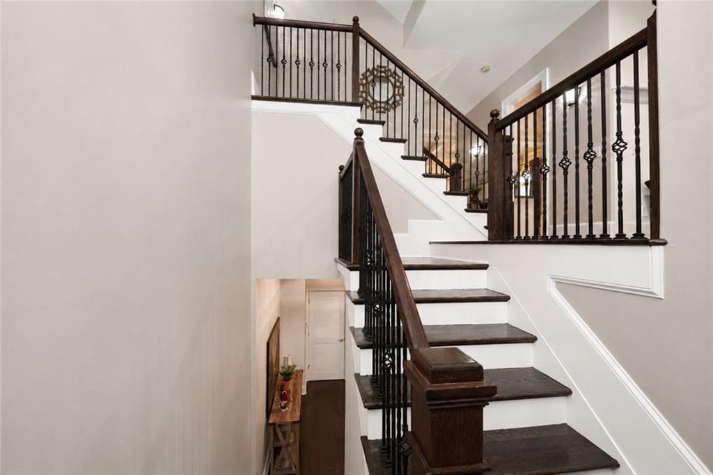 4 bedroom, 4 bathroom, 3,165 sq ft townhouse for sale at 1085 Charles Towne Square, Sandy Springs, GA 30328 — photo 5