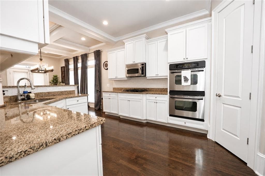 4 bedroom, 4 bathroom, 3,165 sq ft townhouse for sale at 1085 Charles Towne Square, Sandy Springs, GA 30328 — photo 9