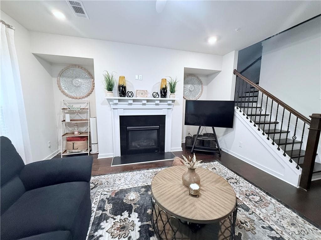 3 bedroom, 3 bathroom, 1,888 sq ft townhouse for sale at 3725 Gardenwick Road, Powder Springs, GA 30127 — photo 2