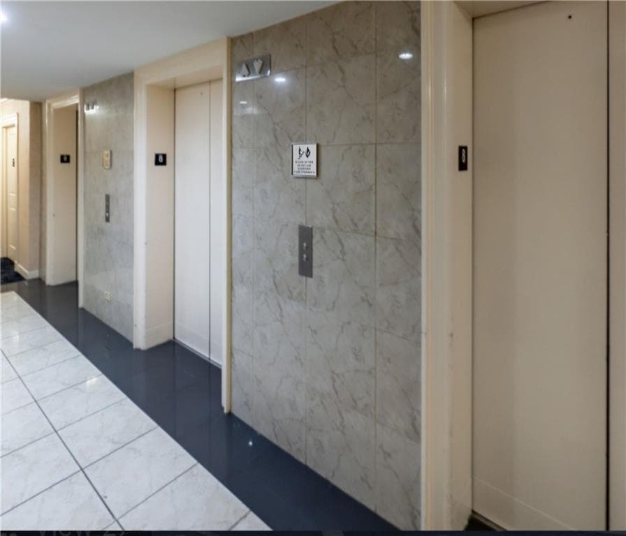 1 bedroom, 1 bathroom, 722 sq ft condominium for sale at 300 W Peachtree St 21 J, Atlanta, GA 30332 — photo 2