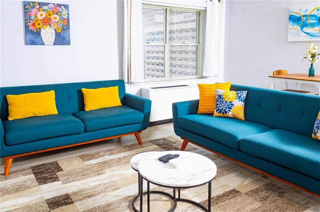 1 bedroom, 1 bathroom, 722 sq ft condominium for sale at 300 W Peachtree St 21 J, Atlanta, GA 30332 — photo 4