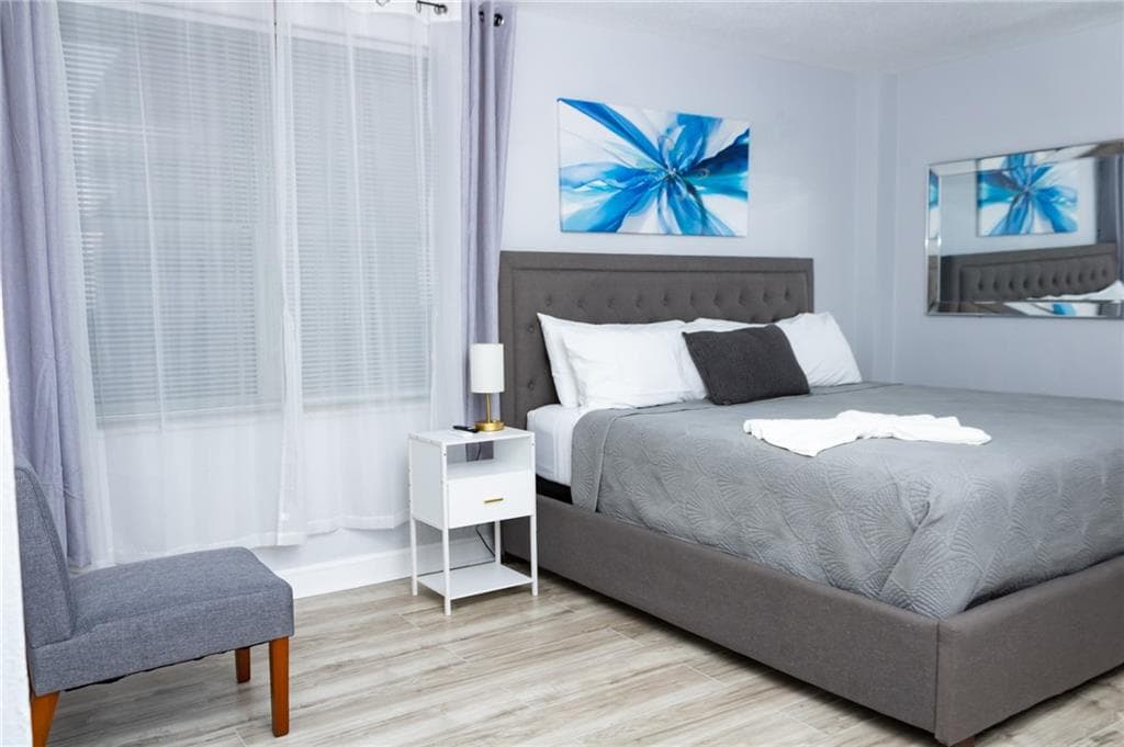 1 bedroom, 1 bathroom, 722 sq ft condominium for sale at 300 W Peachtree St 21 J, Atlanta, GA 30332 — photo 7