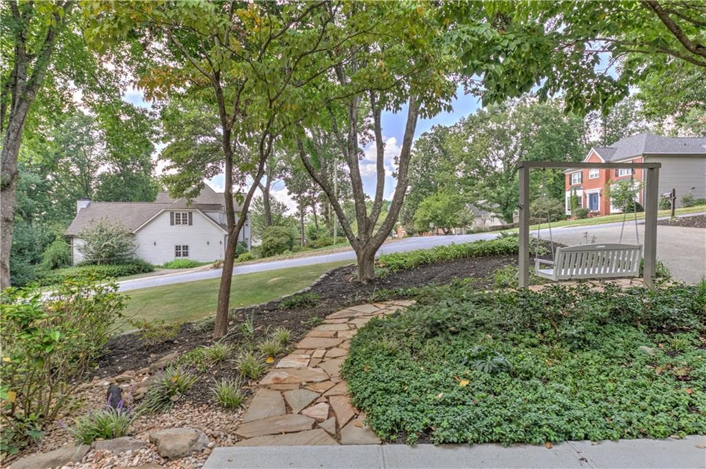 5 bedroom, 4 bathroom, 4,042 sq ft single family residence for sale at 4543 Ashmore Circle, Marietta, GA 30066 — photo 7