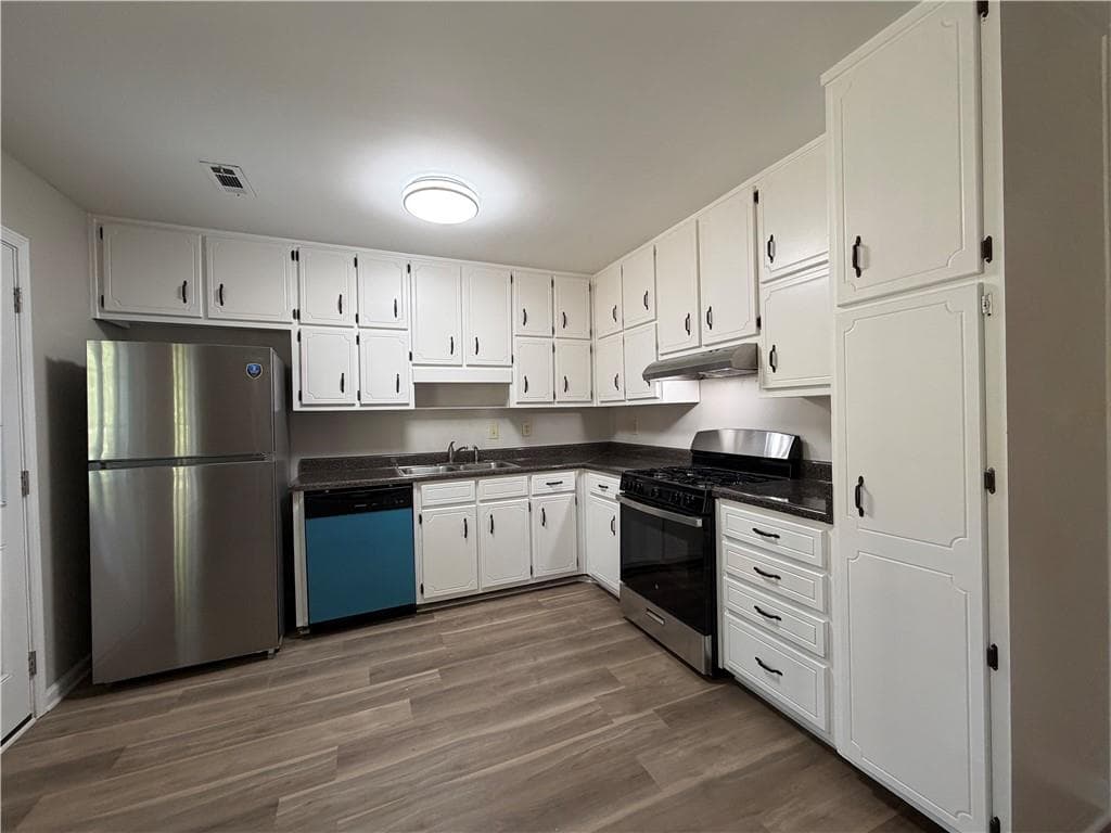 3 bedroom, 2 bathroom, 1,247 sq ft single family residence for sale at 8744 Collins Drive, Jonesboro, GA 30236 — photo 8
