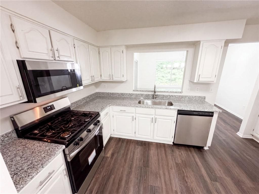 2 bedroom, 2 bathroom, 1,436 sq ft condominium for sale at 18 Springhedge Court, Smyrna, GA 30080 — photo 2