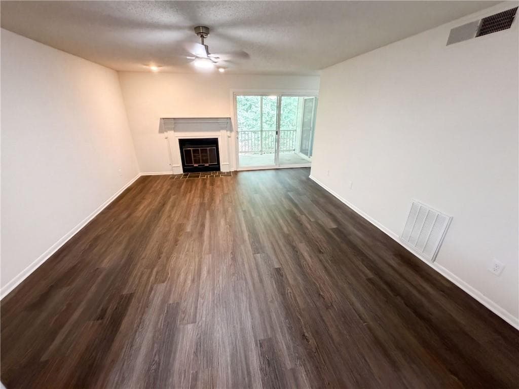 2 bedroom, 2 bathroom, 1,436 sq ft condominium for sale at 18 Springhedge Court, Smyrna, GA 30080 — photo 4