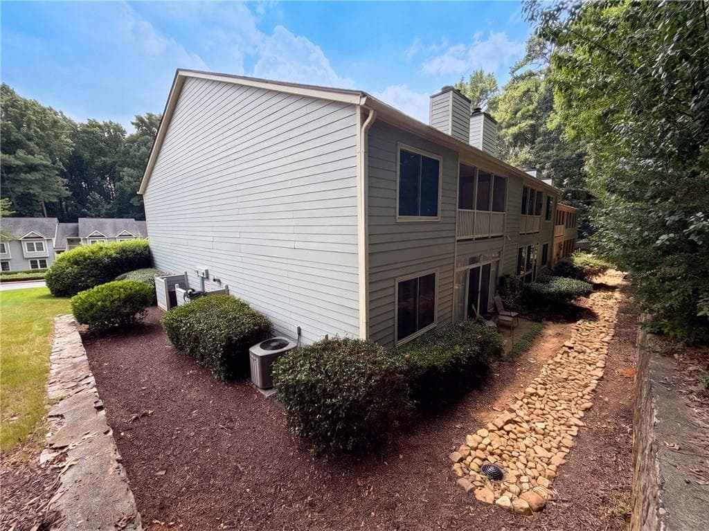 2 bedroom, 2 bathroom, 1,436 sq ft condominium for sale at 18 Springhedge Court, Smyrna, GA 30080 — photo 9