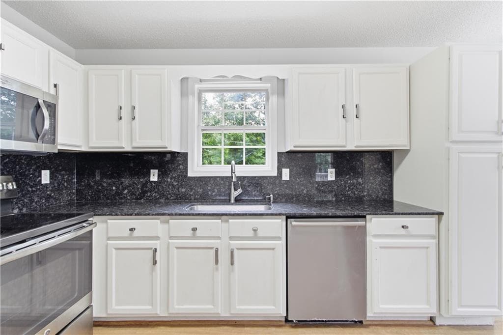 3 bedroom, 3 bathroom, 2,591 sq ft single family residence for sale at 221 Glen Ridge Drive, Villa Rica, GA 30180 — photo 8