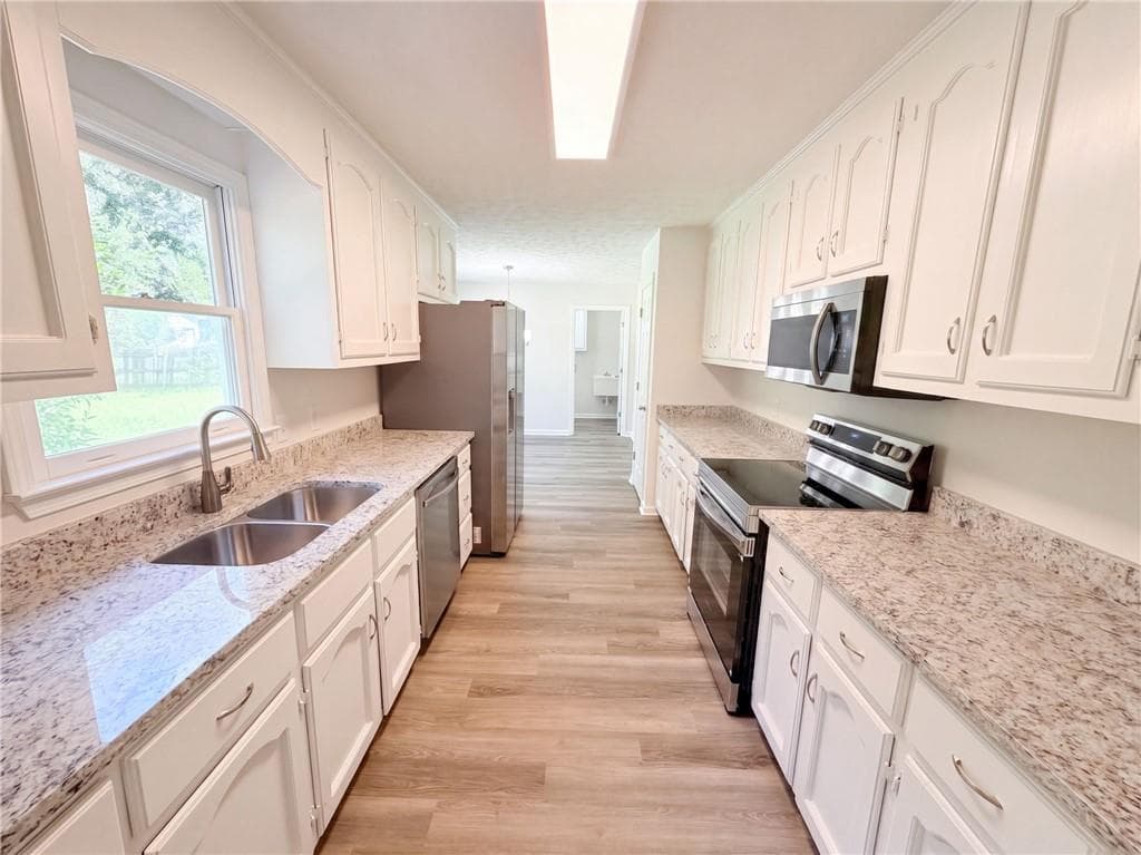 3 bedroom, 2 bathroom, 1,492 sq ft single family residence for sale at 806 Ruswood Road, Winder, GA 30680 — photo 2