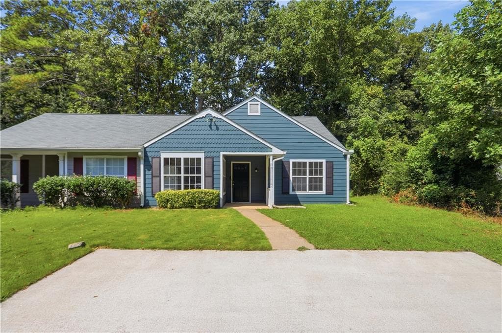 2 bedroom, 2 bathroom, 1,124 sq ft townhouse under contract at 5137 Hill Farm Drive, Woodstock, GA 30188