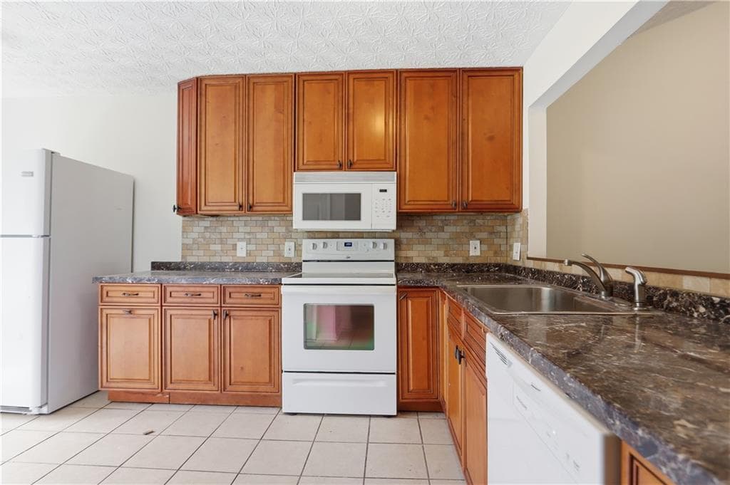2 bedroom, 2 bathroom, 1,124 sq ft townhouse under contract at 5137 Hill Farm Drive, Woodstock, GA 30188 — photo 8
