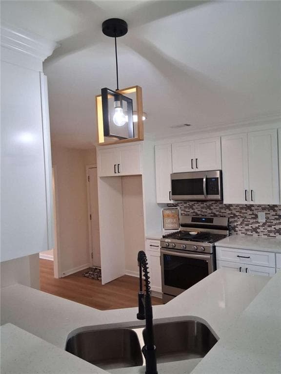 5 bedroom, 3 bathroom, 2,168 sq ft single family residence for sale at 8495 Glendevon Court, Riverdale, GA 30274 — photo 4