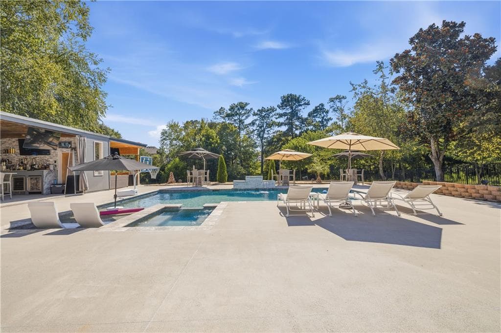 5 bedroom, 6 bathroom, 5,711 sq ft single family residence for sale at 2711 Trailing Ivy Way, Buford, GA 30519 — photo 2