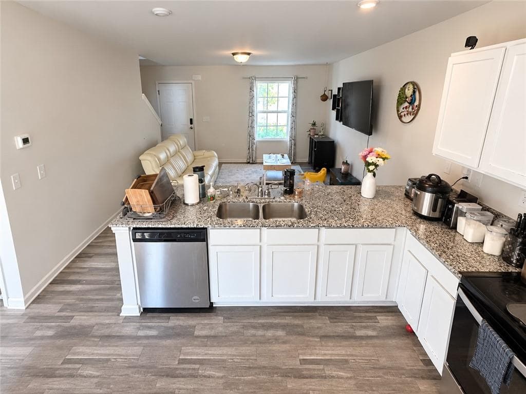 4 bedroom, 3 bathroom, 1,696 sq ft single family residence for sale at 51 Oxford Lane, Kingston, GA 30145 — photo 7