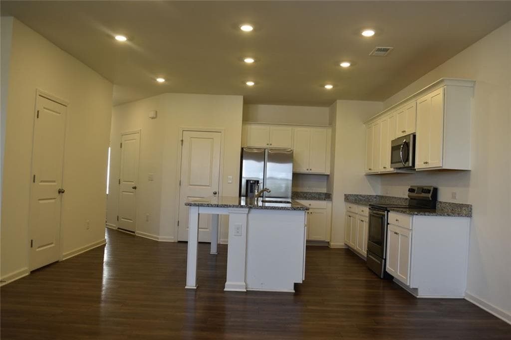 3 bedroom, 3 bathroom, 1,854 sq ft townhouse for rent at 190 Mission Boulevard, Pendergrass, GA 30567 for $1,900 a month — photo 2