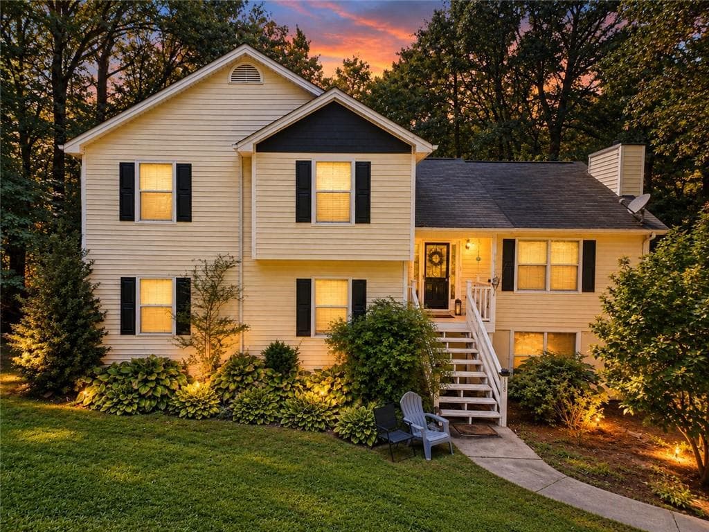 4 bedroom, 3 bathroom, 2,206 sq ft single family residence for sale at 138 Mountain Oaks Drive, Carrollton, GA 30116