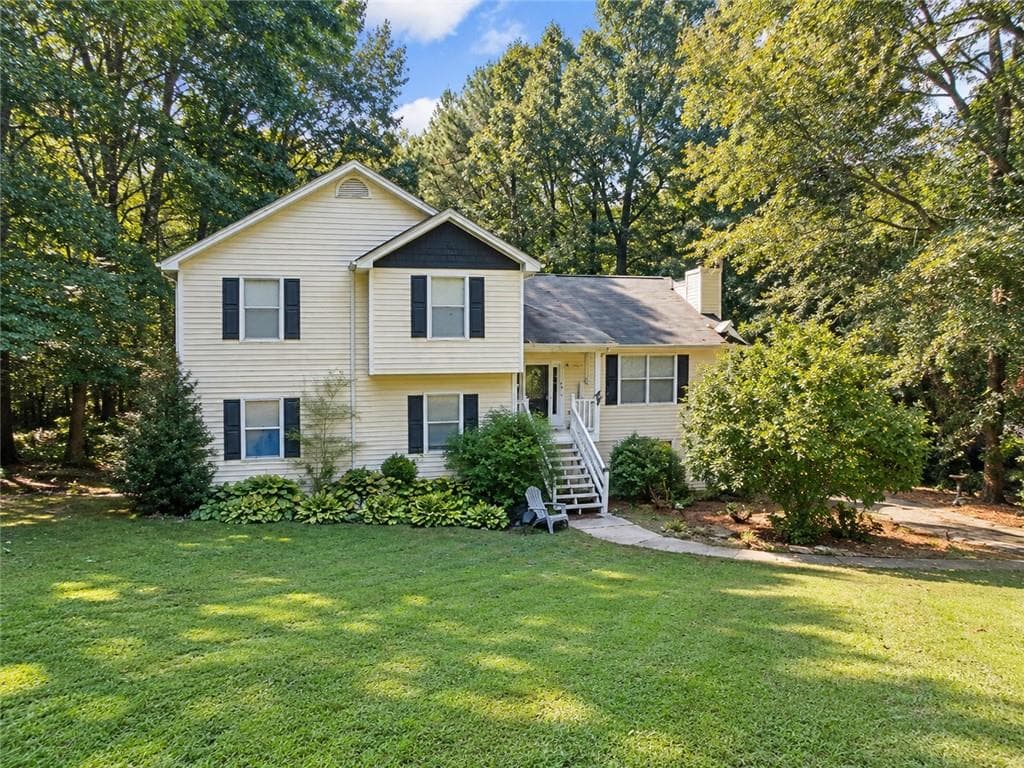 4 bedroom, 3 bathroom, 2,206 sq ft single family residence for sale at 138 Mountain Oaks Drive, Carrollton, GA 30116 — photo 3