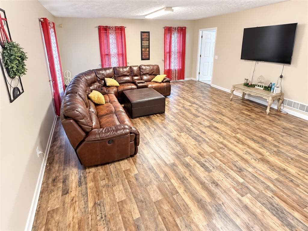 4 bedroom, 3 bathroom, 2,206 sq ft single family residence for sale at 138 Mountain Oaks Drive, Carrollton, GA 30116 — photo 7