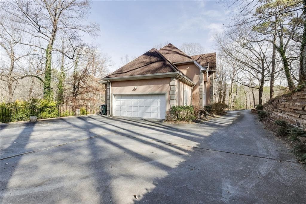 5 bedroom, 6 bathroom, 6,800 sq ft single family residence for sale at 5105 Jett Forest Trail, Atlanta, GA 30327 — photo 3