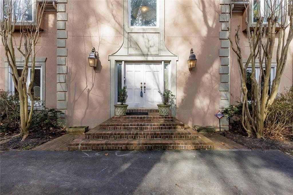 5 bedroom, 6 bathroom, 6,800 sq ft single family residence for sale at 5105 Jett Forest Trail, Atlanta, GA 30327 — photo 4