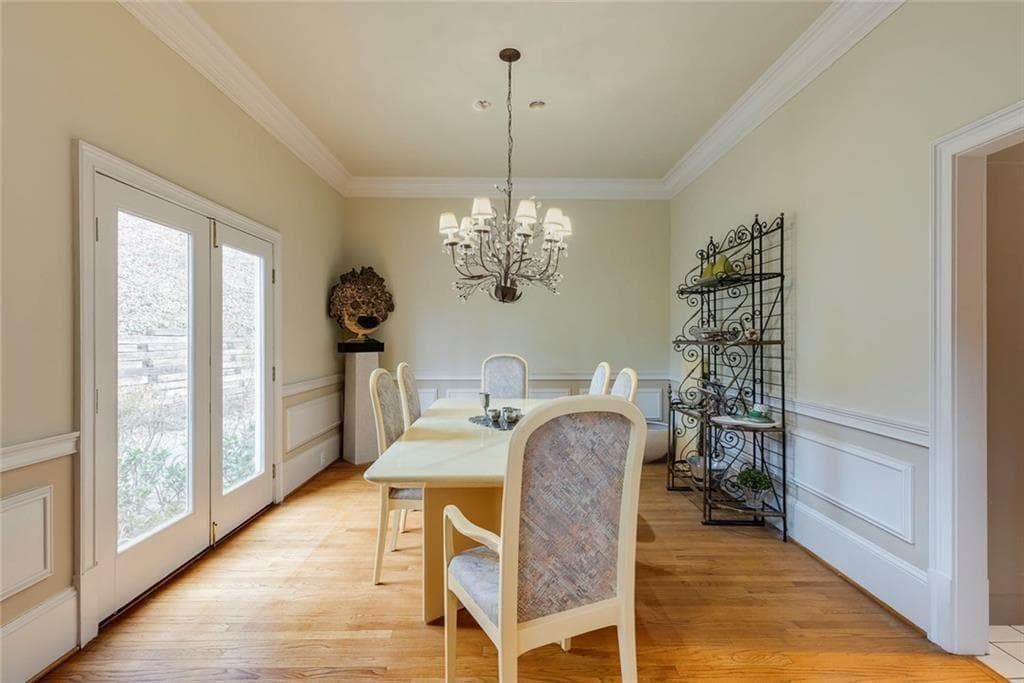 5 bedroom, 6 bathroom, 6,800 sq ft single family residence for sale at 5105 Jett Forest Trail, Atlanta, GA 30327 — photo 8