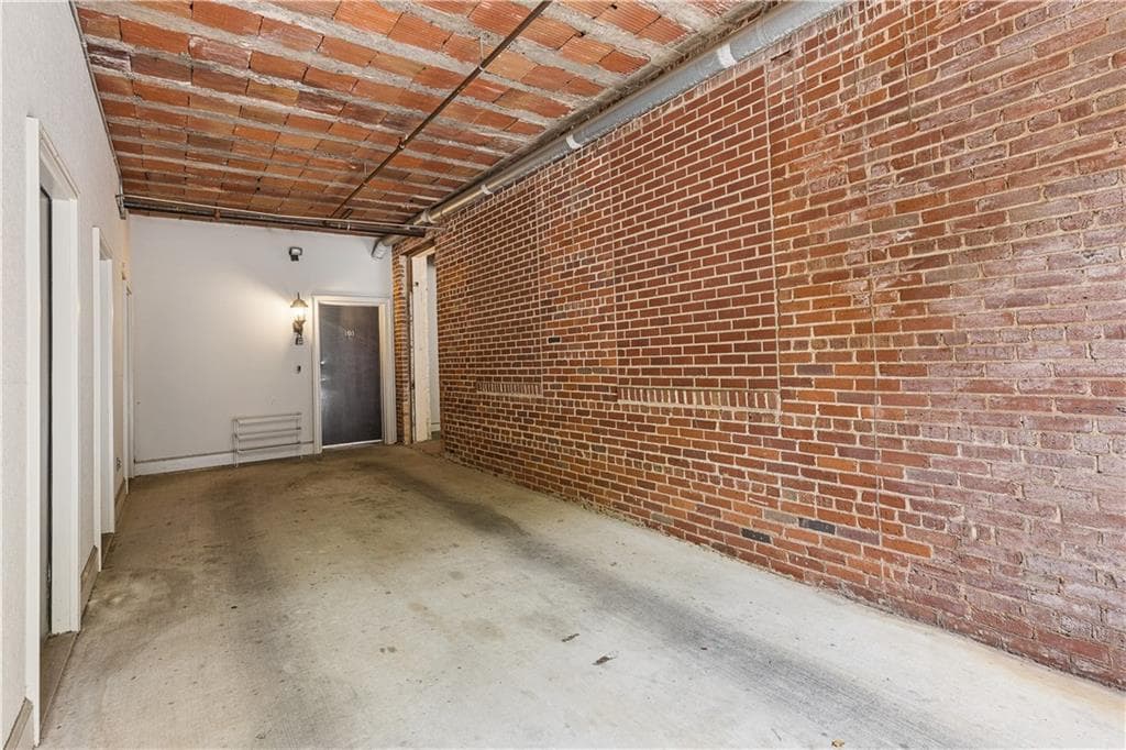 2 bedroom, 1 bathroom, 1,337 sq ft condominium for sale at 270 15th Street 101, Atlanta, GA 30309 — photo 3