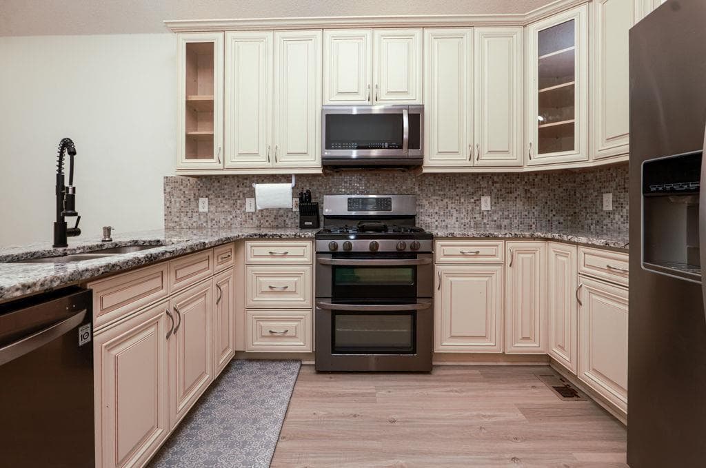 4 bedroom, 3 bathroom, 2,275 sq ft single family residence for rent at 3029 Clove Tree Lane, Woodstock, GA 30189 for $2,550 a month — photo 10