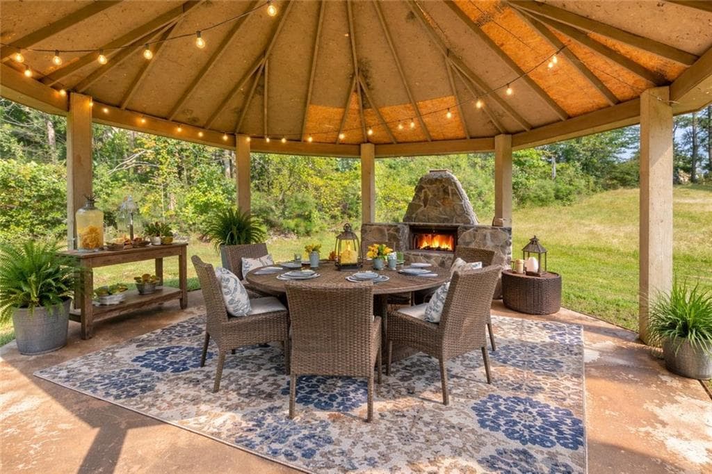 3 bedroom, 3 bathroom, 4,308 sq ft single family residence for sale at 1687 NE Hickory Level Road, Villa Rica, GA 30180 — photo 3