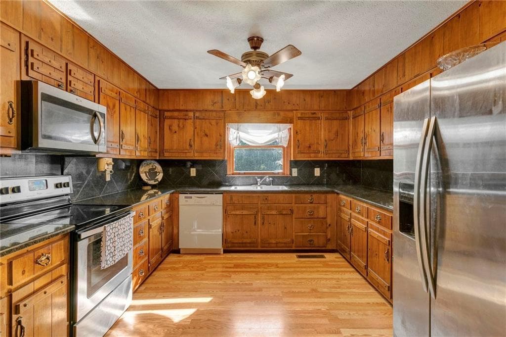 3 bedroom, 3 bathroom, 4,308 sq ft single family residence for sale at 1687 NE Hickory Level Road, Villa Rica, GA 30180 — photo 7