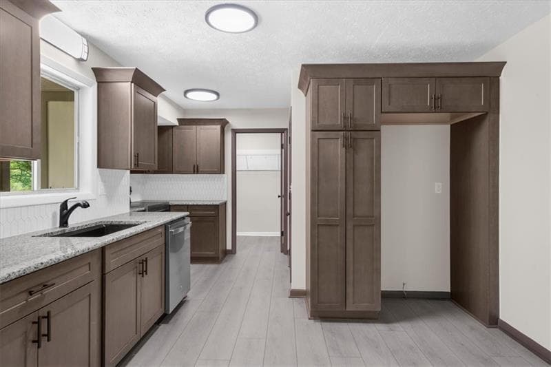 3 bedroom, 2 bathroom, 1,793 sq ft single family residence for sale at 2053 Deerfield Run, Snellville, GA 30078 — photo 8