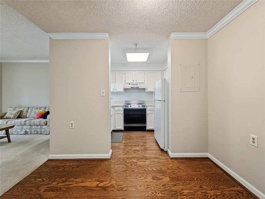 1 bedroom, 1 bathroom, 800 sq ft condominium for sale at 1800 Clairmont Lk A525, Decatur, GA 30033 — photo 6