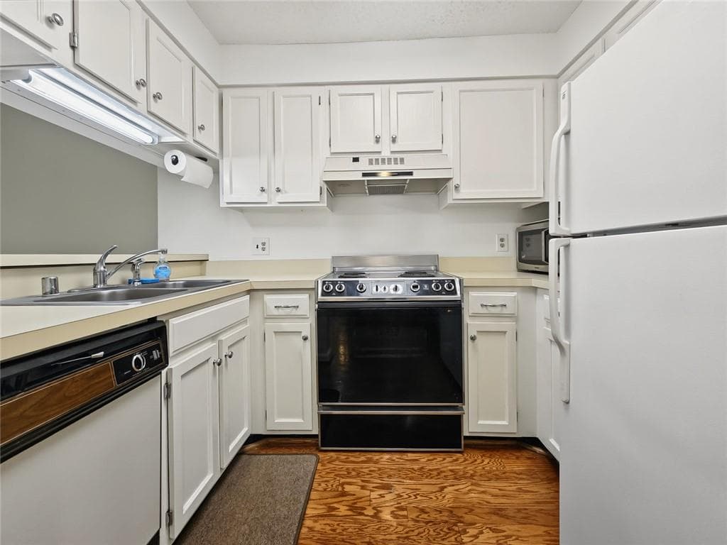 1 bedroom, 1 bathroom, 800 sq ft condominium for sale at 1800 Clairmont Lk A525, Decatur, GA 30033 — photo 7