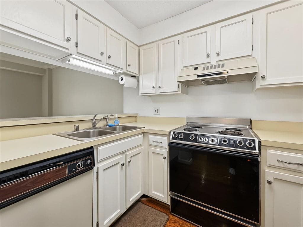 1 bedroom, 1 bathroom, 800 sq ft condominium for sale at 1800 Clairmont Lk A525, Decatur, GA 30033 — photo 8