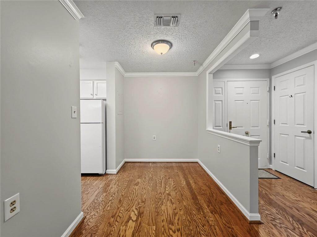 1 bedroom, 1 bathroom, 800 sq ft condominium for sale at 1800 Clairmont Lk A525, Decatur, GA 30033 — photo 9