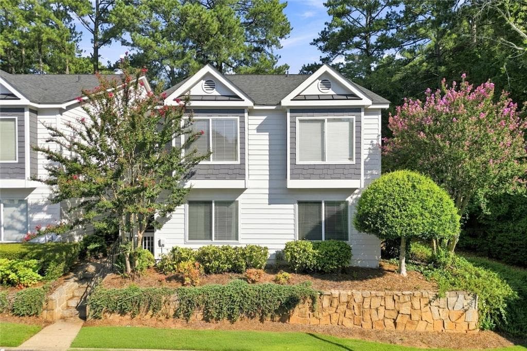 2 bedroom, 2 bathroom, 1,404 sq ft condominium for sale at 27 Arbor End, Smyrna, GA 30080 — photo 1 of 36