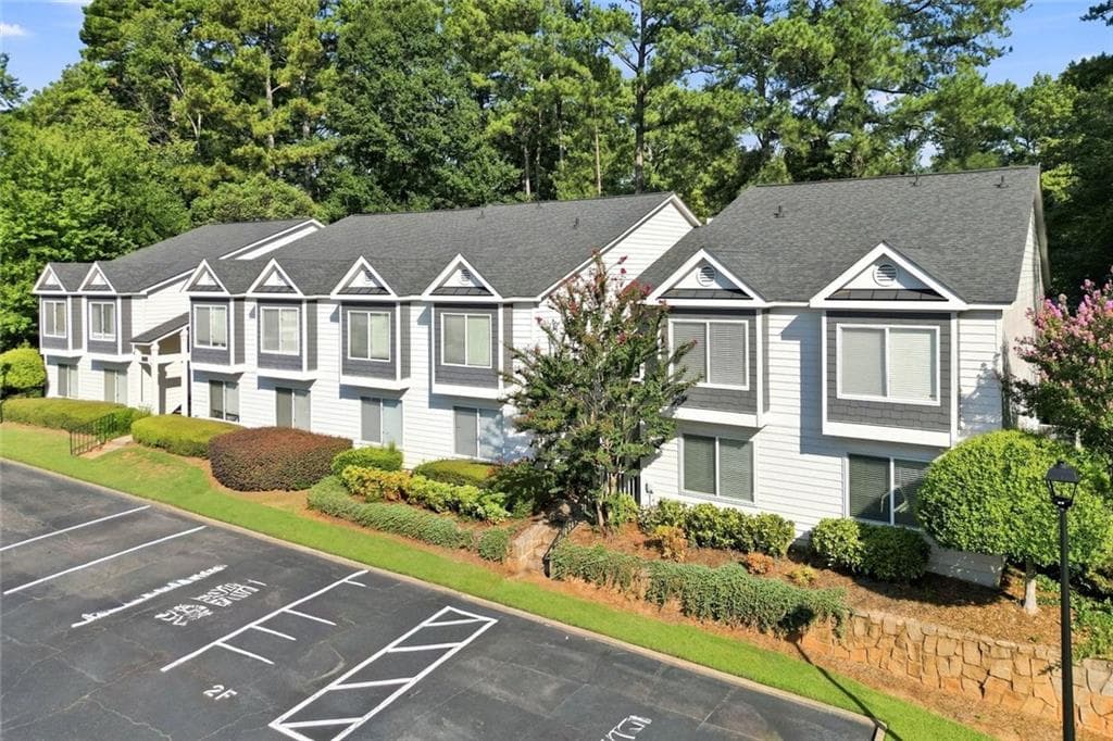 2 bedroom, 2 bathroom, 1,404 sq ft condominium for sale at 27 Arbor End, Smyrna, GA 30080 — photo 2