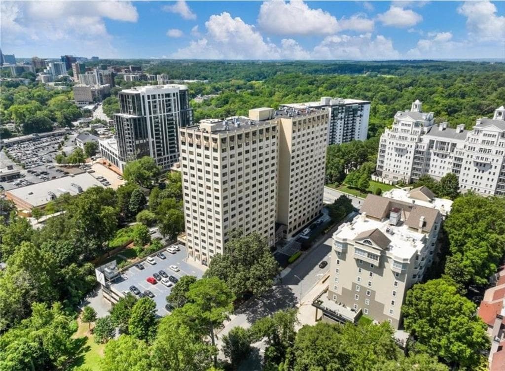 1 bedroom, 1 bathroom, 505 sq ft condominium for sale at 2479 Peachtree Road 611, Atlanta, GA 30305