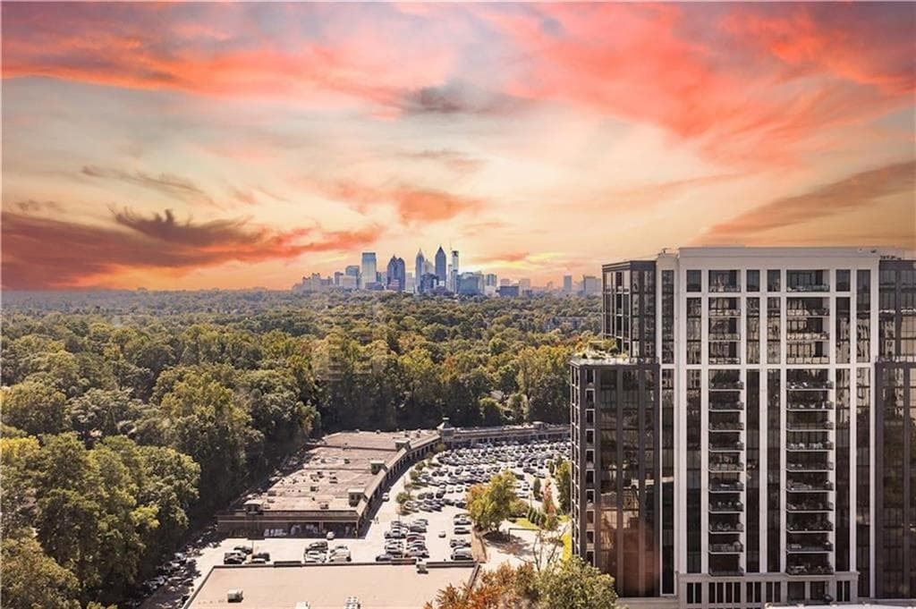 1 bedroom, 1 bathroom, 505 sq ft condominium for sale at 2479 Peachtree Road 611, Atlanta, GA 30305 — photo 2