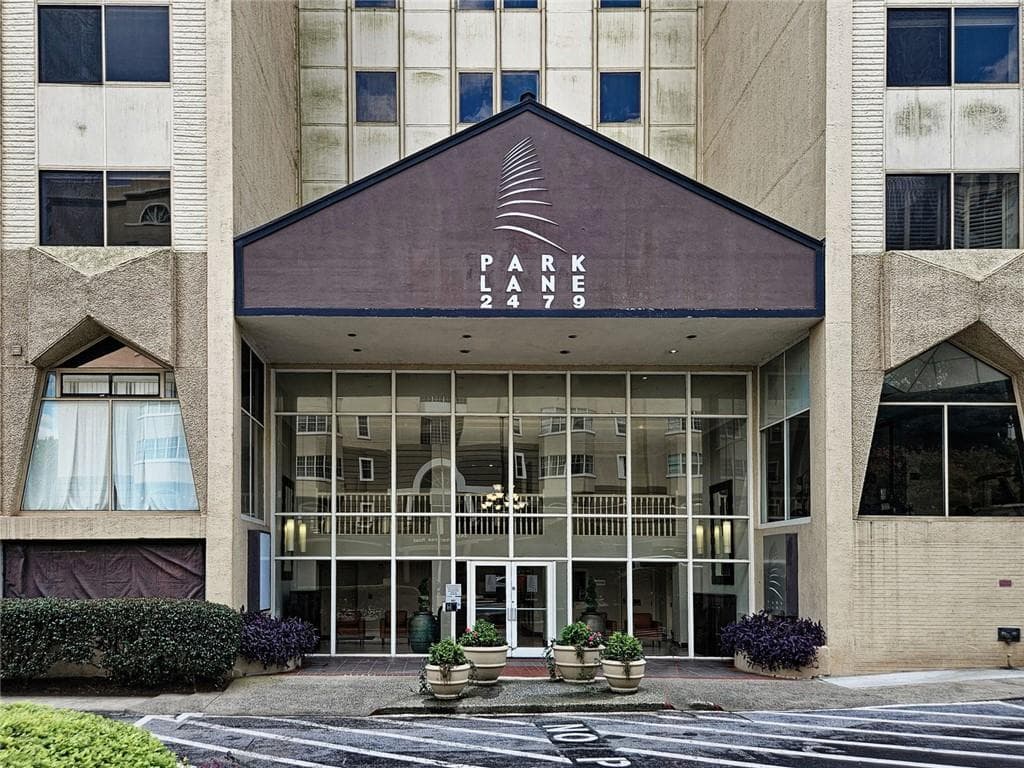 1 bedroom, 1 bathroom, 505 sq ft condominium for sale at 2479 Peachtree Road 611, Atlanta, GA 30305 — photo 3
