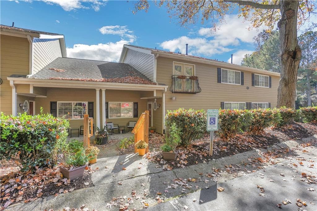 2 bedroom, 3 bathroom, 1,290 sq ft condominium for sale at 1468 Briarwood Road 2006, Atlanta, GA 30319 — photo 1 of 36