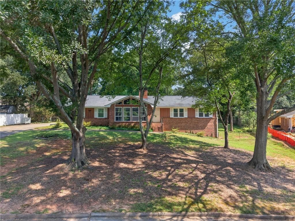 3 bedroom, 2 bathroom, 1,705 sq ft single family residence under contract at 90 Burnett Way, Alpharetta, GA 30009 — photo 3