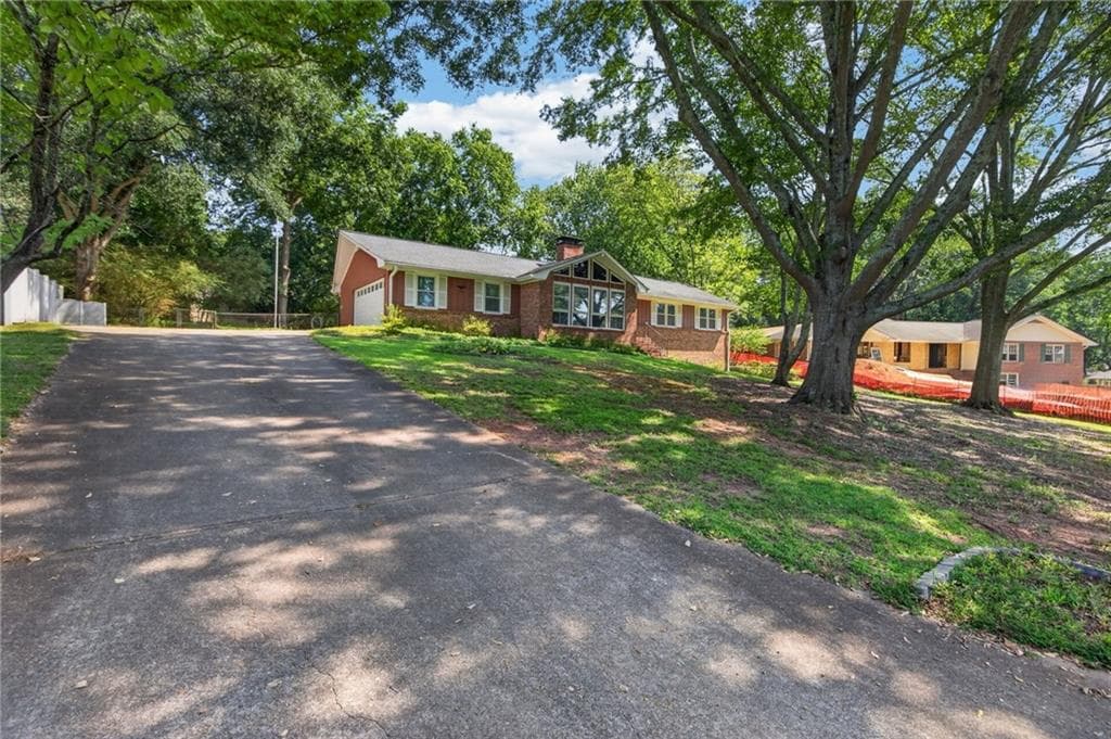 3 bedroom, 2 bathroom, 1,705 sq ft single family residence under contract at 90 Burnett Way, Alpharetta, GA 30009 — photo 4