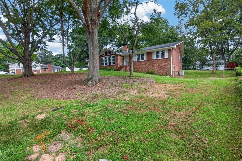 3 bedroom, 2 bathroom, 1,705 sq ft single family residence under contract at 90 Burnett Way, Alpharetta, GA 30009 — photo 5