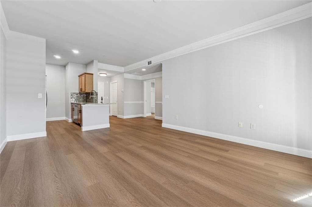 1 bedroom, 1 bathroom, 784 sq ft condominium for sale at 2700 Pine Tree Road 1115, Atlanta, GA 30324 — photo 3
