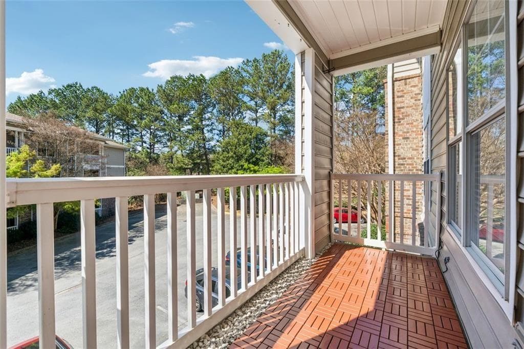 1 bedroom, 1 bathroom, 784 sq ft condominium for sale at 2700 Pine Tree Road 1115, Atlanta, GA 30324 — photo 5