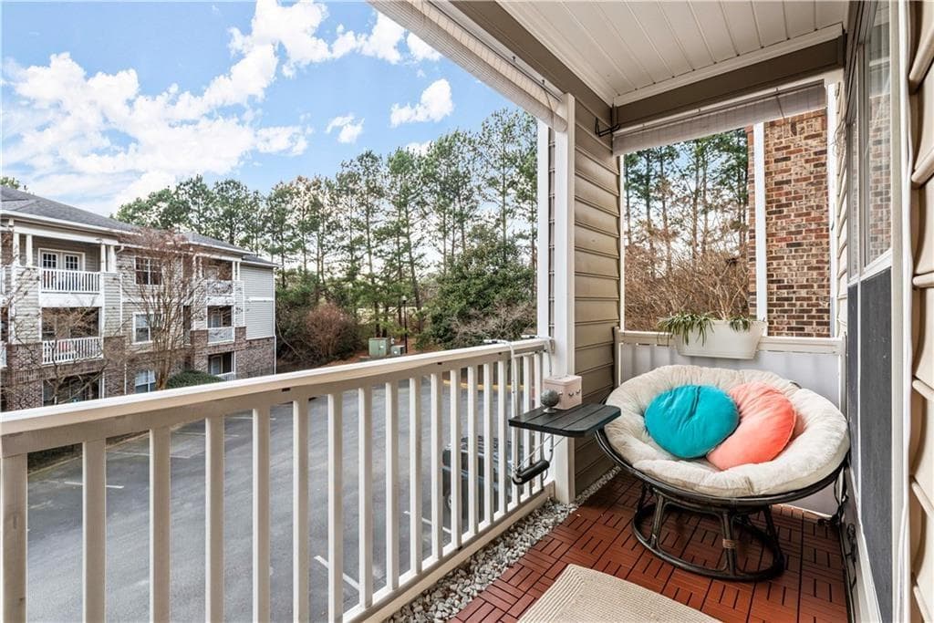 1 bedroom, 1 bathroom, 784 sq ft condominium for sale at 2700 Pine Tree Road 1115, Atlanta, GA 30324 — photo 6