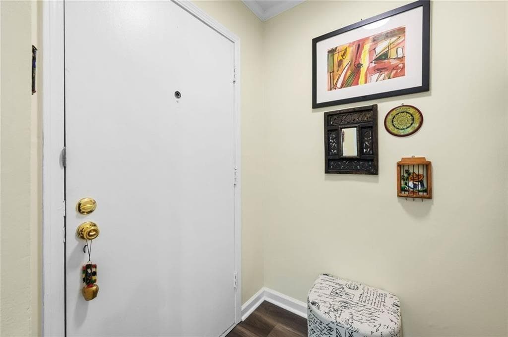 2 bedroom, 2 bathroom, 1,256 sq ft condominium for sale at 6851 Roswell Road F3, Sandy Springs, GA 30328 — photo 2
