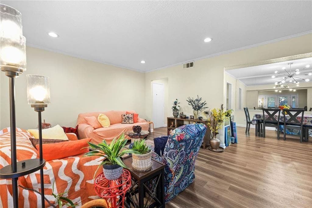 2 bedroom, 2 bathroom, 1,256 sq ft condominium for sale at 6851 Roswell Road F3, Sandy Springs, GA 30328 — photo 3