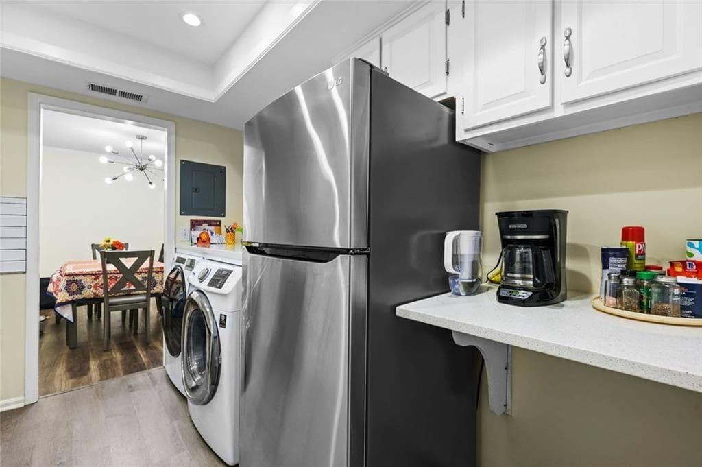 2 bedroom, 2 bathroom, 1,256 sq ft condominium for sale at 6851 Roswell Road F3, Sandy Springs, GA 30328 — photo 7
