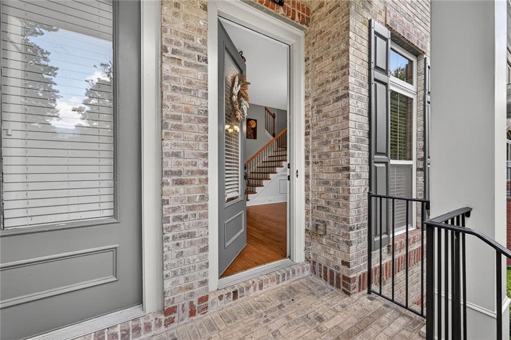 3 bedroom, 4 bathroom, 2,193 sq ft townhouse for sale at 1738 Breyerton Drive, Atlanta, GA 30329 — photo 2